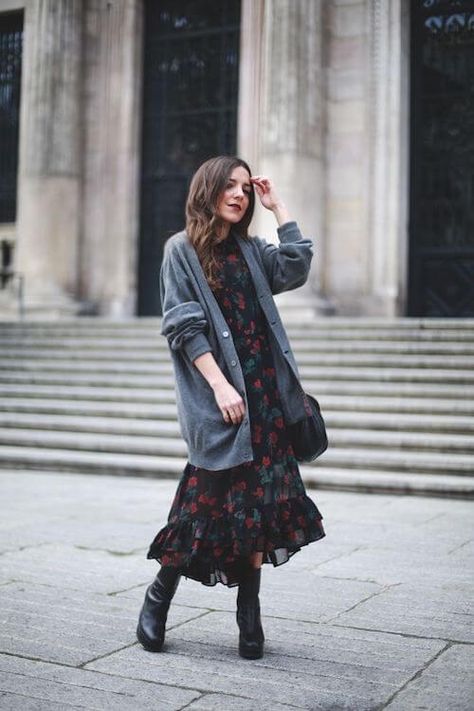 Floral Maxi Dress Winter, Black Knit Midi Dress Outfit Winter, Maxi Cardigan Outfit Winter, Cardigan Maxi Dress Outfit, Midi Cardigan Outfit, Cardigan With Midi Dress, Maxi Dress Winter Outfit Boots, Long Black Knit Dress Outfit Winter, Midi Dress And Cardigan Outfit