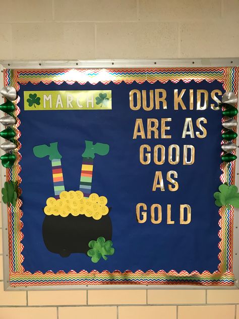 St Patricks Day School Decor, March Bulletin Boards Preschool, Saint Patrick Day Bulletin Board, St Patrick Bulletin Boards Preschool, March Classroom Bulletin Boards, Leprechaun Bulletin Board Ideas, Daycare Displays, St Patricks Day Bulliten Board, At Patrick’s Day Bulletin Board