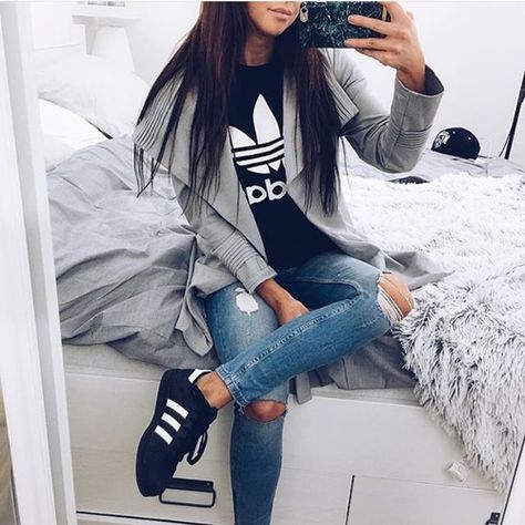 Pinterest: Nuggwifee☽ ☼☾ Mode Adidas, Looks Adidas, Look Adidas, Adidas Outfit, Elegantes Outfit, Adidas Shirt, Sporty Outfits, Outfit Goals, Fashion Mode