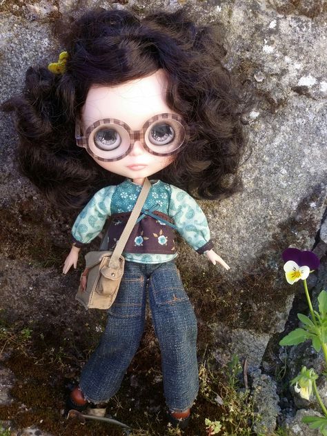 Good morning!  https://www.etsy.com/es/shop/BlytheMayson Blythe Doll Curly Hair Glasses, Blythe Dolls Curly Hair And Glasses, Blythe Dolls Glasses, Madeline Core, Curly Purple Hair, Short Hair Glasses, Black Hair Green Eyes, Black Wavy Hair, Brown Curly Hair