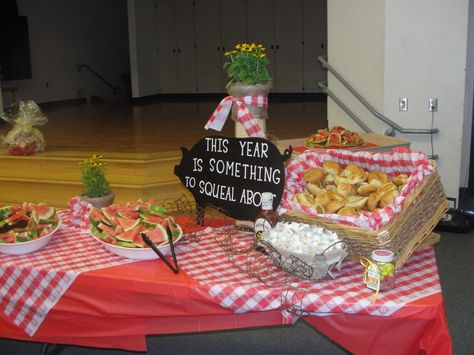 I LOVE our PTA -- I just had to post pics of our welcome back bbq lunch they threw us last week.   Yes those are adorable PIG cupcakes!!!  p... Teacher Luncheon Ideas, Staff Breakfast, Welcome Back Teacher, Teacher Appreciation Lunch, Teacher Lunch, Teacher Appreciation Luncheon, Bbq Lunch, Teacher Lunches, Pig Cupcakes