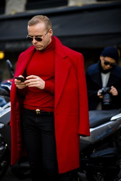 The best men's street style from Milan Fashion Week Women's AW17 Red Overcoat, Men's Street Style, Best Dressed Man, Long Overcoat, Winter Outwear, Trench Coat Men, Coat Winter, Milan Fashion Weeks, Men Street