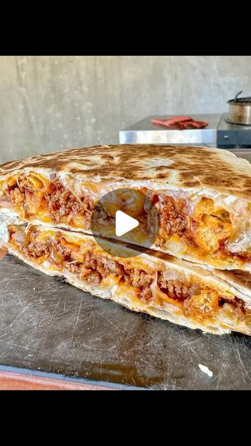 James Brown on Instagram: "Chili Cheese Crunchwraps are my families favorite dinner 🤩
.
#chili #crunchwrap #cooking #food" Blackstone Recipes, Crunch Wrap, Favorite Dinner, Yum Recipes, Chili Cheese, James Brown, Cooking Food, Grilled Meat, Family Favorites