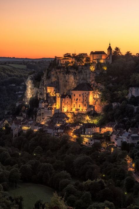 Rocamadour sunset / France (by David Andrade). Rocamadour France, Castle Medieval, Braga Portugal, France City, Best Sunset, Breaking Dawn, Travel Europe, Jolie Photo, France Travel