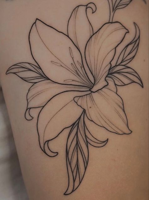 Lily Back Tattoo For Women, Daylily Tattoo, Lily Tattoos For Women, Waterlily Tattoos, Lilly Tattoo Design, Stargazer Lily Tattoo, Tattoo Mujer, Lily Leaves, Flor Tattoo