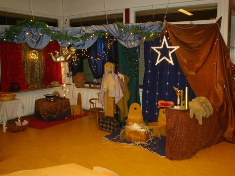 Themahoek: kerst Nativity Role Play Area, Nativity Dramatic Play, Sensory Christmas, Prek Christmas, Role Play Areas, Thema Winter, Dramatic Play Area, Happy Birthday Jesus, Preschool Literacy