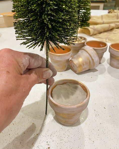 I am going to show you the easiest DIY using bottle brush Christmas trees.These little trees are everywhere during the holiday season.This fun bottle brush Christmas tree DIY will give you such a wow factor on your dining room table, your coffee table, your kitchen counters, ……Supplies sugar mold 2.5″ terra cotta pots (I used 12, it will depend on the number of holes your sugar mold has. brush trees without the wood base ( I used 12, and used a combination of dark green, light green… Tableware Ideas, Balcony Decor Ideas, Potted Christmas Trees, Bottle Trees, Sugar Mold, Modern Tableware, Buffalo Plaid Christmas Tree, Bottle Brush Christmas Trees, Tree Centerpieces