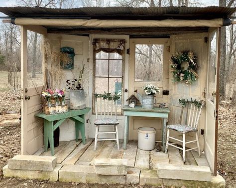 Garden Shed Diy, Backyard Seating, Door Porch, Backyard Sheds, She Sheds, Old Door, Old Doors, Garden Cottage, Rustic Gardens