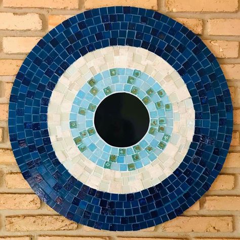 Mosaic Evil Eye, Circular Mosaic Designs, Hydrangea Mosaic, Venecitas Ideas, Evil Eye Mosaic, Flower Mosaic Art, Circle Mosaic, Mosaic Walkway, Mosaic Art Diy