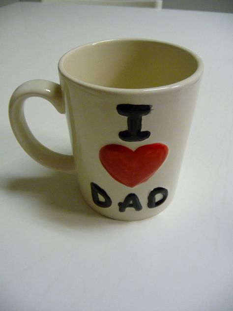 A hand painted "I love Dad" cup which makes a perfect, thoughtful gift on Father's Day Ceramic Things, Clay Cafe, I Love Dad, Painted Coffee Mugs, Diy Pottery Painting, Hand Painted Mugs, Clay Crafts Air Dry, Pottery Gifts, Painted Mugs