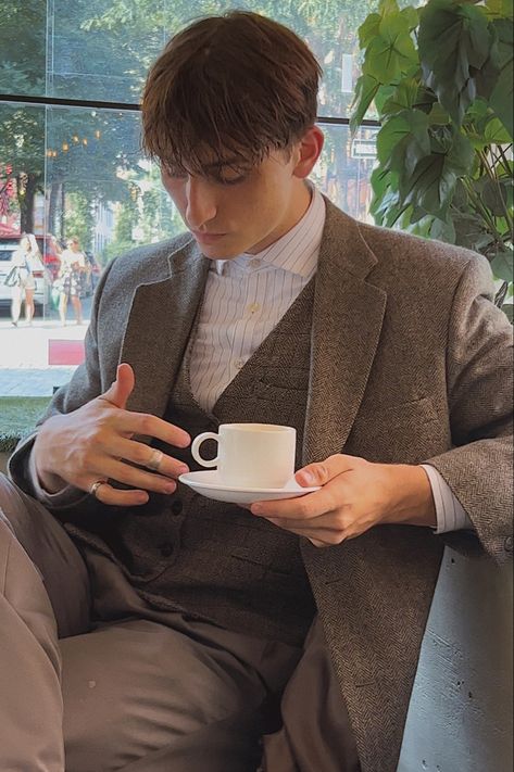 Holding Mug Pose, Casual Poses Male, Drinking Tea Pose, Keegan Core, Talking Pose Reference, Drinking Pose Reference, Casual Pose Reference, Thomas Tapy, Man Drinking Coffee