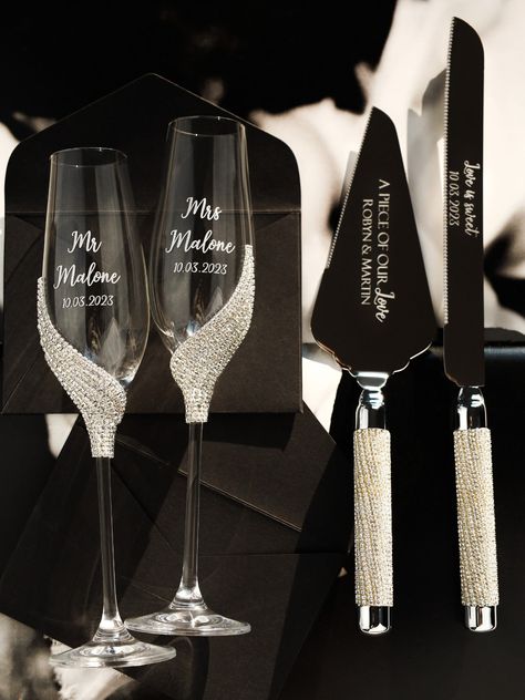 Wedding flutes: to order, select a color and specify the text to be engraved. Every detail in the design of this model of glasses radiates luxury, which will be appreciated by true aesthetes and connoisseurs of radiant beauty. The bowl of crystal glasses is decorated with a rich display of crystals in the form of a flower with four petals. Each crystal is laid out by hand, following the symmetry in the overall composition Dimensions: Material: Volume 210 ml Crystal glasses Height 26.5 cm Non-tox Etched Champagne Glasses, Silver Wedding Aesthetic, Glass Laser Engraving Ideas, Engraved Cake Server, Engraved Champagne Flutes, Unique Wedding Colors, Bride Groom Table, خواتم خطوبة, Flower Composition