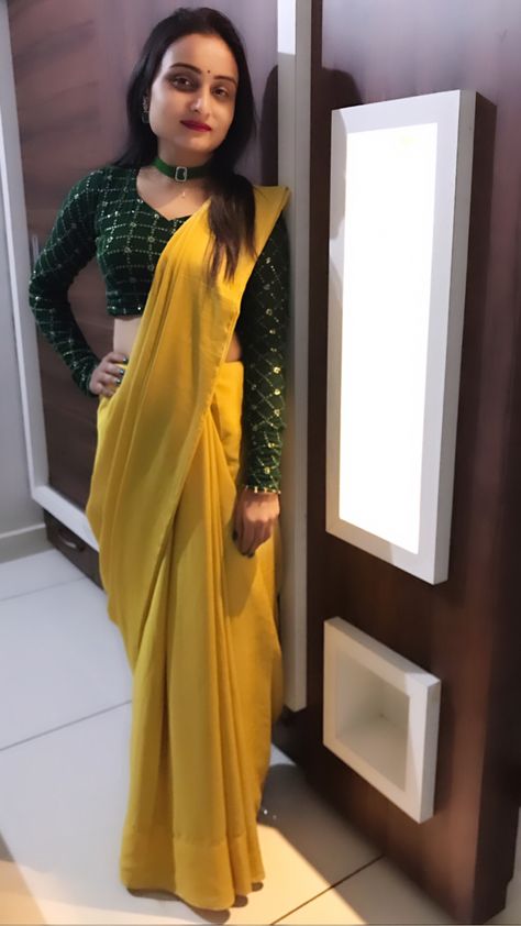 Plain mustard saree paired with green mukesh work blouse Yellow Green Combination Saree, Mustard Saree, Mukesh Work, Plain Saree, Green Blouse, Work Blouse, Saree Blouse, Mustard, Saree