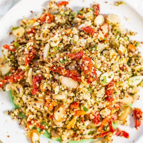 Avery Cooks, Zesty Quinoa Salad, Simple Salads, Clean Eating Salads, Averie Cooks, Quinoa Salad Recipes, Delish Recipes, Quinoa Recipes, Easy Dishes