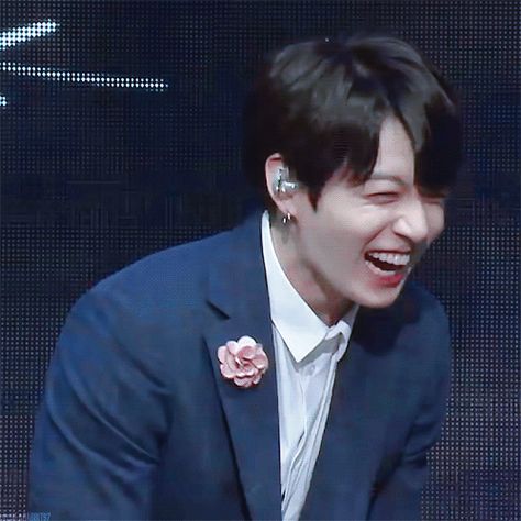 The cutest laugh >w< ~❤ I can hear his cute laugh from here, even if it's a gif without sound #JUNGKOOK Jungkook Smiling, Smile Gif, Jeongguk Jeon, Jungkook Oppa, Bts Song Lyrics, Girl Interrupted, Jungkook Funny, Cute Cartoon Images, Jeon Jungkook Photoshoot