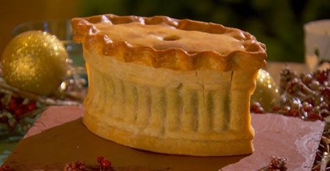 Hand-raised Boxing Day pie by Paul Hollywood The Great British Bake Off Christmas Special Hot Water Crust, Christmas Bake Off, Hot Water Crust Pastry, British Baking Show Recipes, British Bake Off Recipes, Bake Off Recipes, Christmas Leftovers, British Cooking, British Dishes