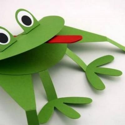 Frog puppet!  So adorable  TLC's project for tomorrow!!  : ) Jessica would love this! Frog Puppet, Frog Theme, Frog Crafts, Spring Preschool, Puppet Crafts, Summer Crafts For Kids, Paper Plate Crafts, A Frog, Kids Activity