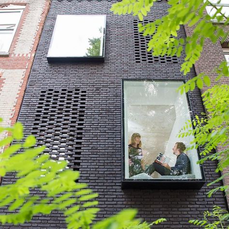 "SkinnyScar House, Netherlands" by Gwendolyn Huisman and Marijn Boterman. The windows of this skinny house in Rotterdam, which Dutch architects Gwendolyn Huisman and Marijn Boterman, include two protruding glass boxes. There are also several "hidden" windows that only show up at night. Apartment Facade, Black Brick Wall, Metal Facade, Cladding Materials, Window Detail, Black Brick, Brick Facade, Windows Exterior, Architect House