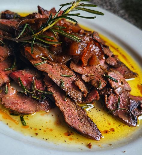 Calves Liver, Offal Recipes, Caramelized Shallots, Liver And Onions, How To Cook Liver, Liver Recipes, Clam Recipes, Beef Liver, Onion Recipes