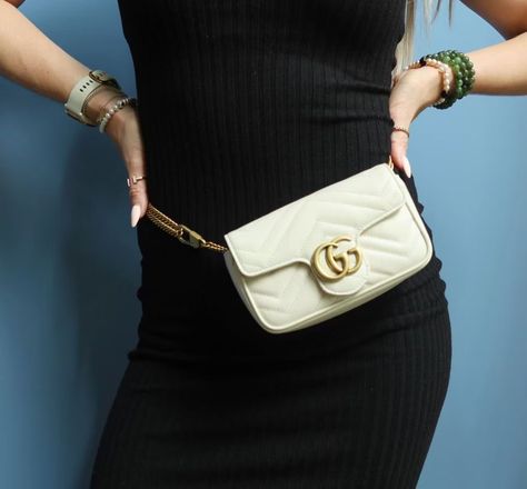 Gucci Marmont Mini Outfit, Marmont Super Mini, Gucci Marmont Mini, Luxury Bags Collection, Gucci Marmont, Brown Outfit, Designer Bags, Gucci Bag, Mini Bag