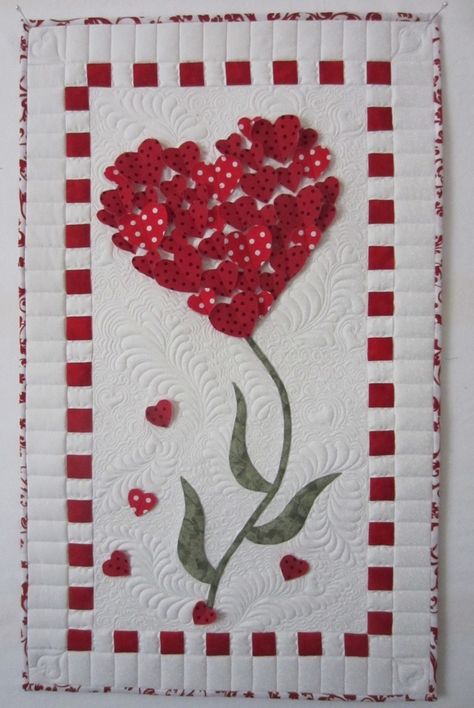 Quilt Wall Hanging Ideas, March Goals, Valentine Quilts, Princess Quilt, Heart Quilts, Heart Wall Hanging, Heart Quilt Pattern, Quilted Table Runners Patterns, Miniature Quilts