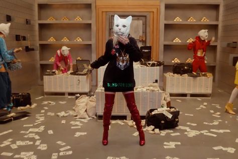 The Looks from Taylor Swift’s Look What You Made Me Do Video Taylor Swift Music Videos Outfits, Taylor Swift Cat, Taylor Swift Music Videos, Taylor Swift Party, Soft Grunge Aesthetic, Bank Robber, Taylor Swift New, Taylor Swift Web, Hallowen Costume