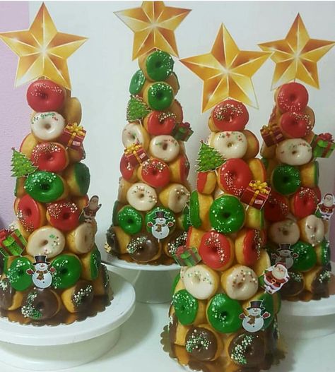 Christmas Mini Donuts Ideas, Donut Vendor Booth, Christmas Donut Decorating Ideas, Christmas Mini Donut Ideas, Christmas Donut Tree, Super Donut, Homer Donuts, Christmas Tower, Donut Decorating Ideas