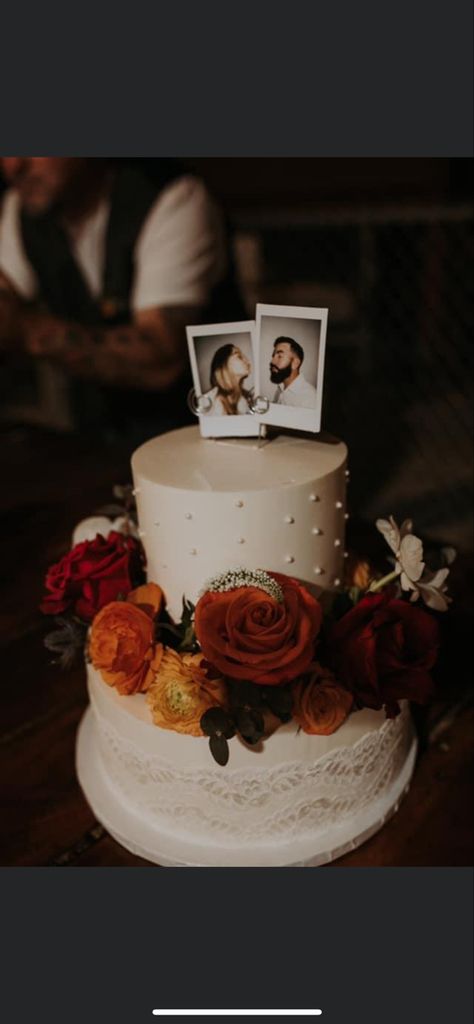 Wedding Cake With Polaroid, Wedding Cake Elopement, Wedding Cake Polaroid, Polaroid Wedding Cake Topper, Vintage Cake Toppers Wedding, Polaroid Cake Topper, Vintage Wedding Cake Toppers, Diy Wedding Cake Topper, Modern Wedding Cake Toppers