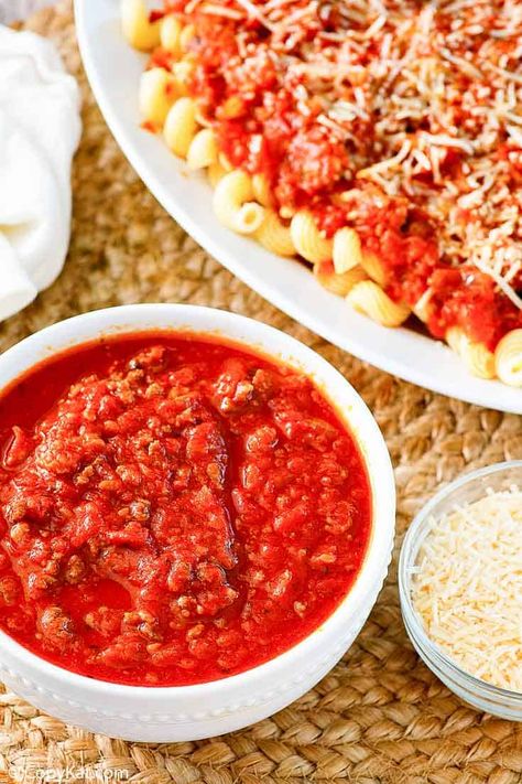 Olive Garden Three Meat Sauce is perfect for spaghetti, fettuccine, or your favorite pasta. Click to get the easy copycat recipe. The combo of ground beef, Italian sausage, and pepperoni makes the best hearty sauce with loads of flavor. #meatsauce #italianfood #spaghettisauce #pastasauce #copycat #copycatrecipes Spaghetti Fettuccine, Pasta Casseroles, Recipes Sauces, Best Spaghetti Sauce, Meat Sauce Recipe, Italian Recipes Appetizers, Meat Sauce Recipes, Spaghetti Sauce Recipe, Meat Pasta