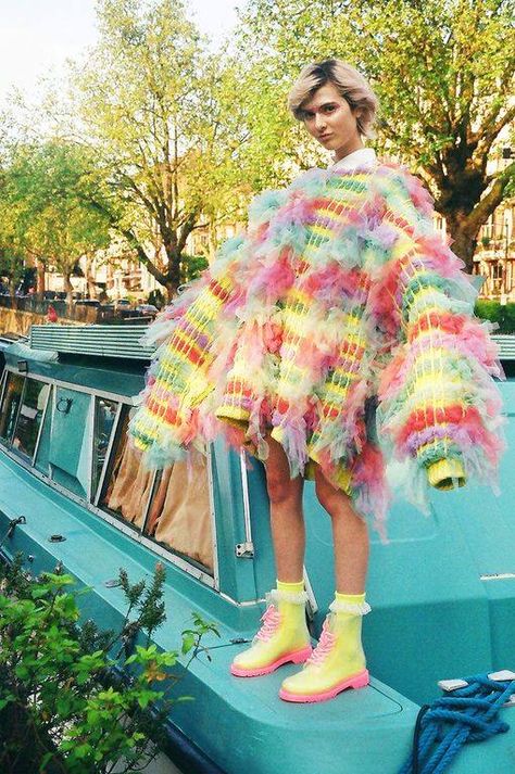 Color In Fashion, Colorful Clothing, Weird Fashion, Mini Robes, Textiles Fashion, Fashion Design Clothes, Looks Style, Mode Inspiration, Costume Design