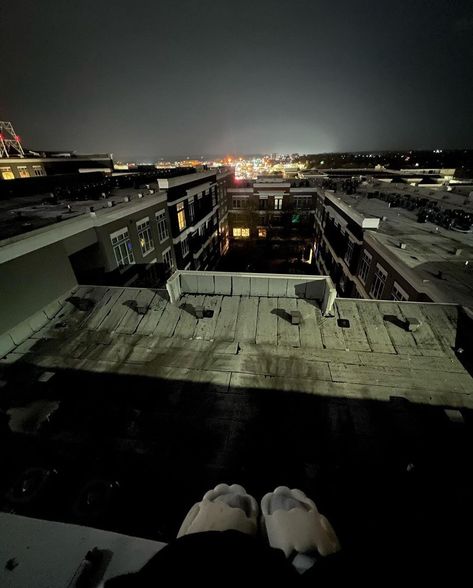 Bro Said He Knew A Spot, Rooftop City View, Rooftop City, View At Night, Night Sights, Chill Photos, Story Ideas Pictures, Sky Pictures, Night Scenery