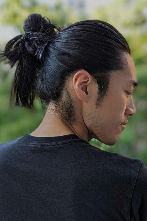 Discover trendy and versatile ponytail styles for men, from classic and polished looks to unique and creative variations. Find the perfect style to match your personality and hair length. #ponytail #menshaircuts #menshairstyles #fadehaircut #menshorthaircuts #menmediumhaircuts Long Hair Manbun, Messy Ponytail Men, Updos For Men With Long Hair, Ponytail Men Hairstyles, Japanese Long Hair Men, Yakuza Hairstyle, Men Ponytail Hairstyles, Ponytail Men, Bold Undercut