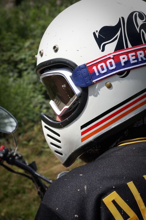 Vintage Bell Moto 3 Helmet with 100% Barstow goggle Bell Moto 3 Custom, Bell Moto 3, Bell Moto, Motorcycle Culture, Vintage Bell, Football Helmets, Goggles, Bike, Hats