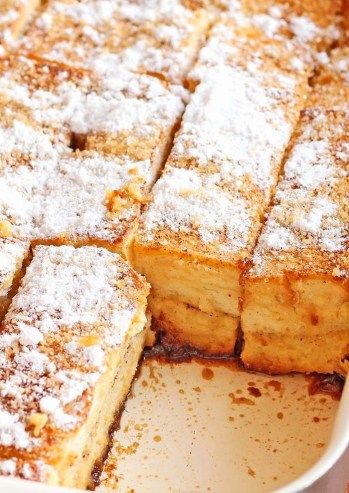 Easy Overnight French Toast, Overnight French Toast Bake, French Toast Bake Overnight, Christmas Breakfast Recipe, حلويات عربية, Bread Puddings, Overnight Breakfast, Breakfast For A Crowd, Overnight French Toast