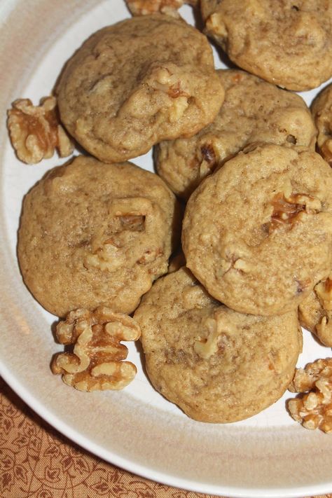 Savory Moments: Maple walnut cookies Walnut Cookie Recipes, Maple Cookies, Maple Recipes, Walnut Cookies, Maple Trees, Maple Walnut, Warming Up, Chewy Cookie, Yummy Cookies