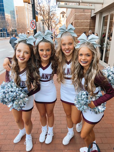 High School Cheer Uniforms, Senior Cheerleader, Cheerleading Poses, Cheer Team Pictures, Cheer Photography, Cheer Extreme, School Cheerleading, Very Good Girls, Braces Girls