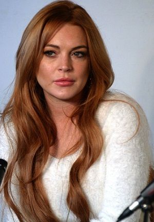 Lindsay Lohan Net Worth 2020. She had a good net Worth of $500 thousand. How Much Lohan Rich? Freaky Friday.” Lohan has earned $ 160 million. Ginger Actresses, Lindsay Lohan Hair, How To Darken Hair, Red Blonde Hair, Natural Red Hair, Auburn Hair, Lindsay Lohan, Julia Roberts, Anne Hathaway