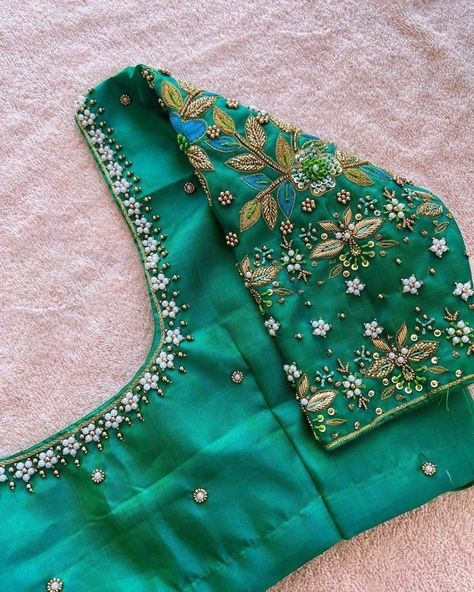 Mirror Blouse Design, Green Blouse Designs, Blue Blouse Designs, Latest Bridal Blouse Designs, Boat Neck Blouse Design, Maggam Work Blouse, Traditional Blouse Designs, New Saree Blouse Designs, Computer Work