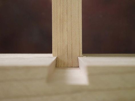 Sliding Dovetail, Woodworking Router Bits, Canadian Woodworking, Router Jig, Dove Tail, Dovetail Joints, Wood Joints, Woodworking Joints, Wood Router