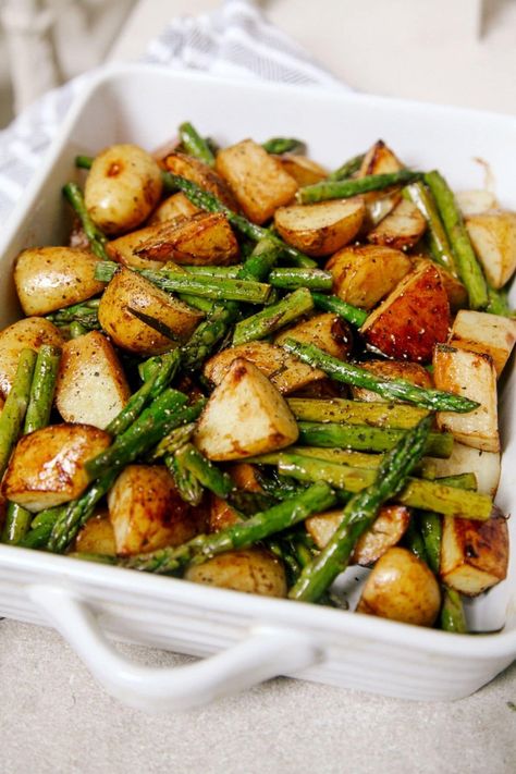 Fall in love with fresh asparagus recipes this spring when you pick one of these delicious options! Saute, roast, air fry, and more! These are great ways to cook asparagus and add it to your spring and summer meal plans! Vegan Asparagus Recipes, Potatoes And Asparagus, Best Thanksgiving Side Dishes, Thanksgiving Recipes Side Dishes, Thanksgiving Side, Thanksgiving Sides, Asparagus Recipe, Idee Pasto Sano, Thanksgiving Side Dishes