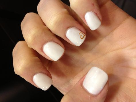 Nails White Nails Gold Heart, White Nails With Gold Heart, Nails With Gold Heart, Nails Simple But Cute, Red Nails Simple, Cute Red Nails, White Nails With Gold, Nails With Gold, Mommy Time