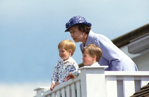 babcia krolowa Prinz George, Royal Family Of England, Prinz Charles, Elizabeth Queen, Caroline Flack, Photos Of Prince, Reine Elizabeth Ii, William And Harry, Prince William And Harry