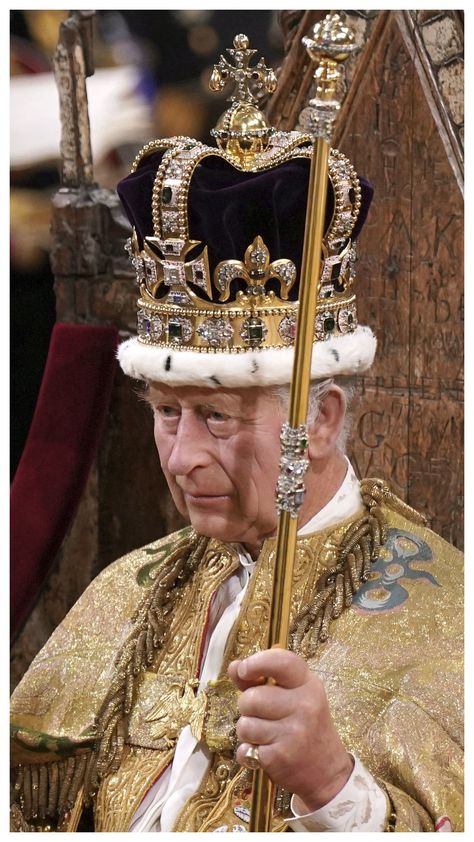 Charles Darwin Evolution, Darwin Evolution, St Edward's Crown, Coronation Of King Charles, Charles Ii, Uk Government, Royal Family England, King Charles Iii, Royal Family News