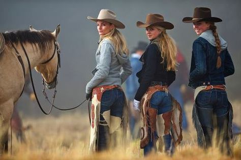 ♥ Cowgirls Mode Country, Real Cowgirl, Classic Country Songs, Foto Cowgirl, Old Country Music, Wilde Westen, Cowboy Girl, Cowgirl And Horse, Three Women