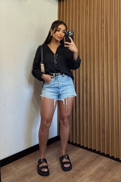 Cute Summer Outfits Beach Vibes, Outfit Casual Verano Mujer, Black Shorts Outfit Midsize, Hispanic Women Fashion, Outfit Playa Gorditas, Midsize Outfits Shorts, Casual Black Vacation Shorts, Jean Shorts Outfit Summer Midsize, Outfits Primavera Verano