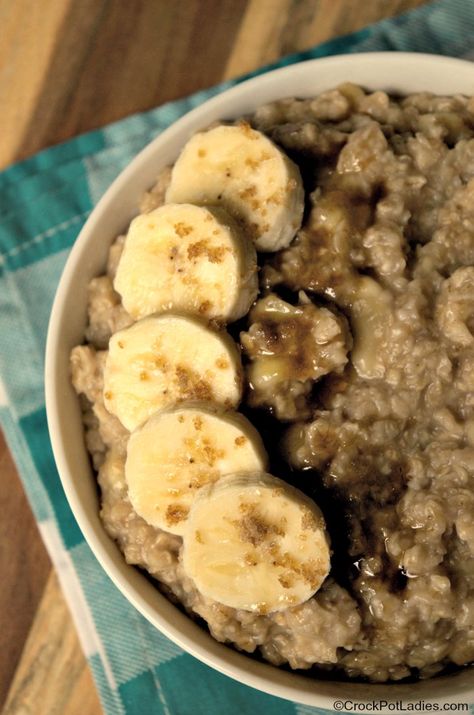 Crock-Pot Banana Oatmeal - Start your morning off right with this healthy and delicious recipe for Crock-Pot Banana Oatmeal! Only a few hours of cooking time! [Gluten Free, High Fiber, Low Cholesterol, Low Fat, Low Sodium, Vegetarian & Weight Watchers Friendly!] #CrockPotLadies #CrockPot #SlowCooker #Oatmeal #Breakfast #WeightWatchers Banana Oatmeal Recipe, Healthy Foods To Make, Crockpot Breakfast, Healthy Food Facts, Low Cholesterol, Oatmeal Breakfast, Banana Oatmeal, Healthy Food List, Low Carb Recipes Dessert