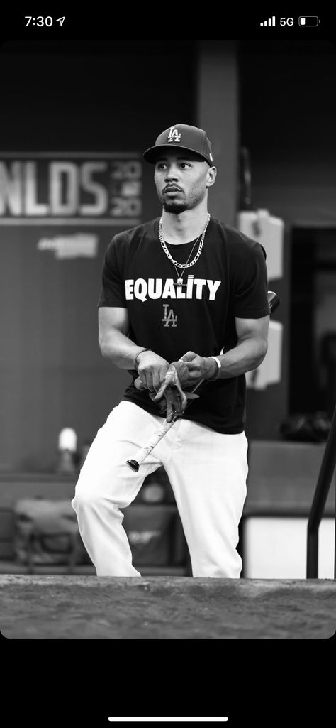 Mookie Betts Wallpaper, Hot Baseball Players, Dodgers Nation, Baseball Wallpaper, Mlb Wallpaper, Cody Bellinger, Bleed Blue, Baseball Guys, Mookie Betts