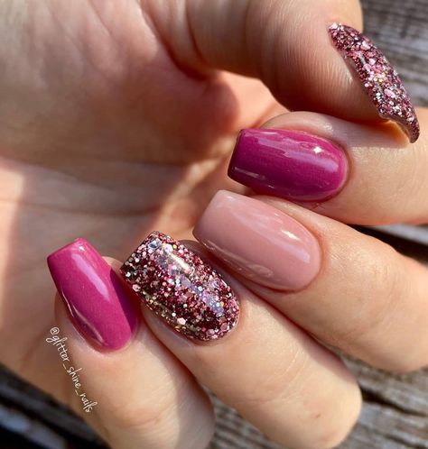 VIVIDip Nails on Instagram: “Radiant Bare It All & Romance 😍 @glitter_shine_nails #repost "#manisandgoodvibes Fall is here and to me that means cozy vibes. In the fall…” Raspberry Glitter Nails, Pink November Nails, Light Pink Fall Nails, Autumn Glitter Nails, Pink And Sparkle Nails, Sparkly Fall Nails, Trendy Glitter Nails, Pink Girly Nails, Fall Nails Pink