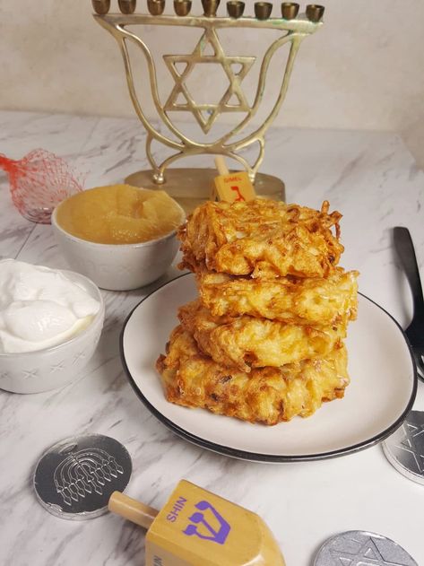 Air Fryer Chanukkah Latkes {Jewish Potato Pancakes} Image Jewish Latkes, Potato Reset, Fry Ideas, Latkes Recipe, Potato Diet, Bob Belcher, Jewish Foods, Jewish Food, Convection Cooking