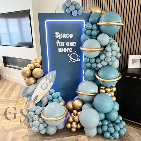 #babyshowerbackdrop • Instagram Outer Space Baby Shower Ideas, Space Theme Baby Shower Ideas, Astronaut Baby Shower Ideas, Space Baby Shower Ideas, Space Themed Baby Shower Ideas, Outer Space Baby Shower, Astronaut Baby, Space Baby, Baby Shower Backdrop